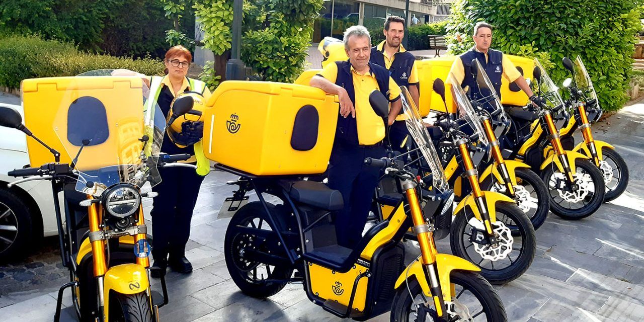 Correos estrena en Alcoi 11 nuevas motos eléctricas de reparto Alcoi23