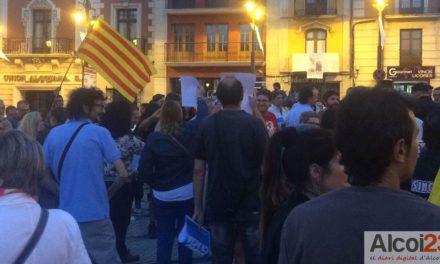 Concentración en Alcoy por la intervención de la Guardia Civil en Cataluña