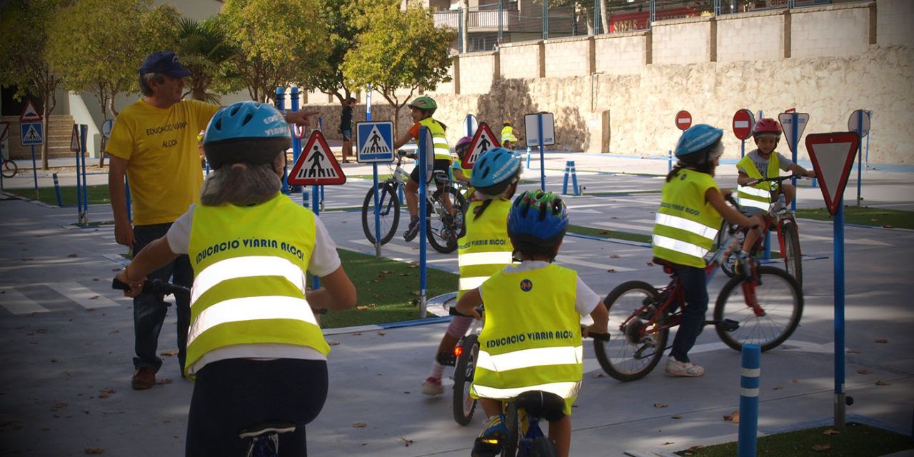 Un reconeiximent a mig segle de dedicació a la seguretat viària dels escolars