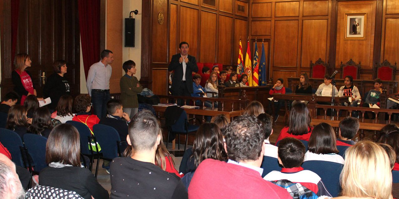 Xiquetes i xiquets participen als Pressupostos Municipals d’Alcoi