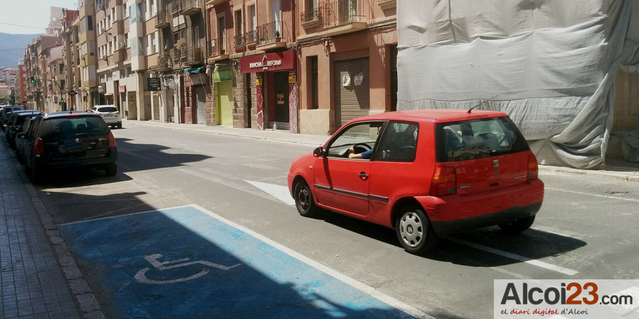 Compromís Alcoi proposa una APP que identifique aparcaments per a persones amb mobilitat reduïda