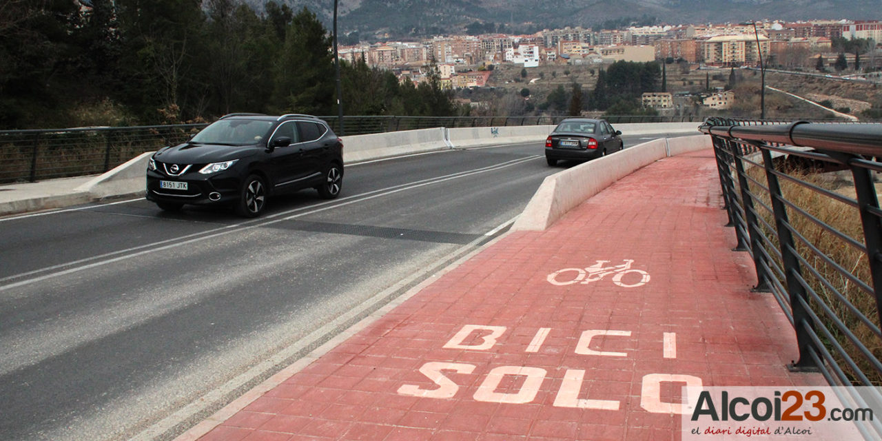 El PSOE assegura que el carril bici «sols eliminarà» entre 13 i 15 places d’aparcament a la Zona Nord