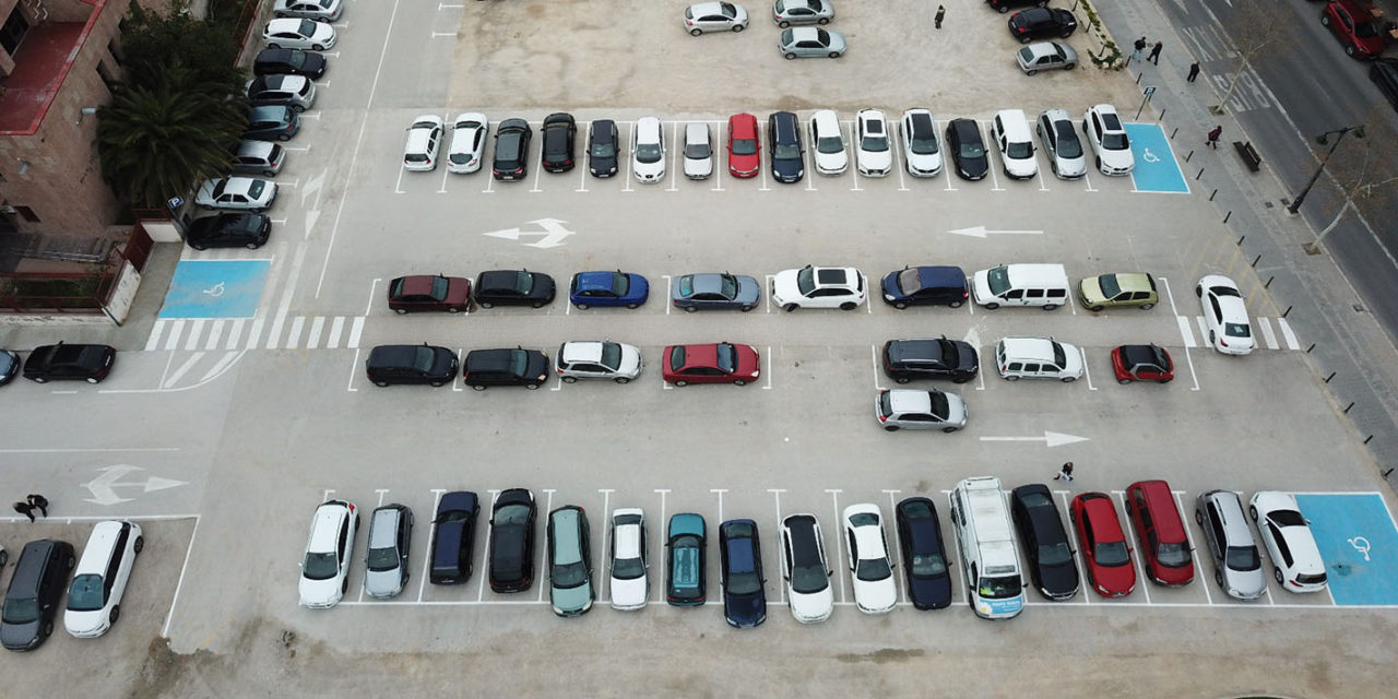Millorada la distribució dels aparcaments a la Plaça Al Azaq
