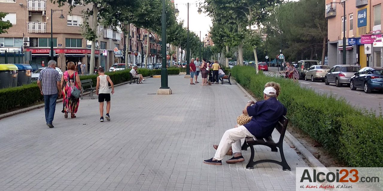 Nous bancs per a l’Avinguda de la Hispanitat
