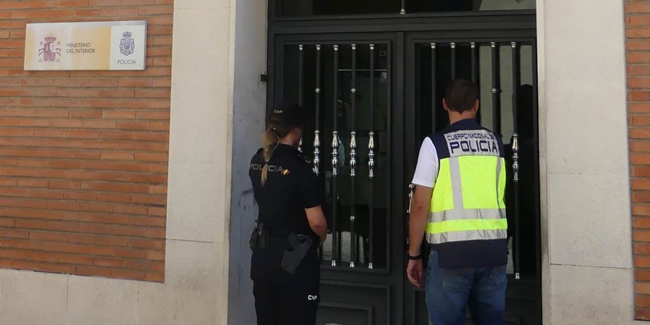 SUCESOS | Un agente de la Policia Nacional resulta herido al ser atacado por un perro en Alcoy
