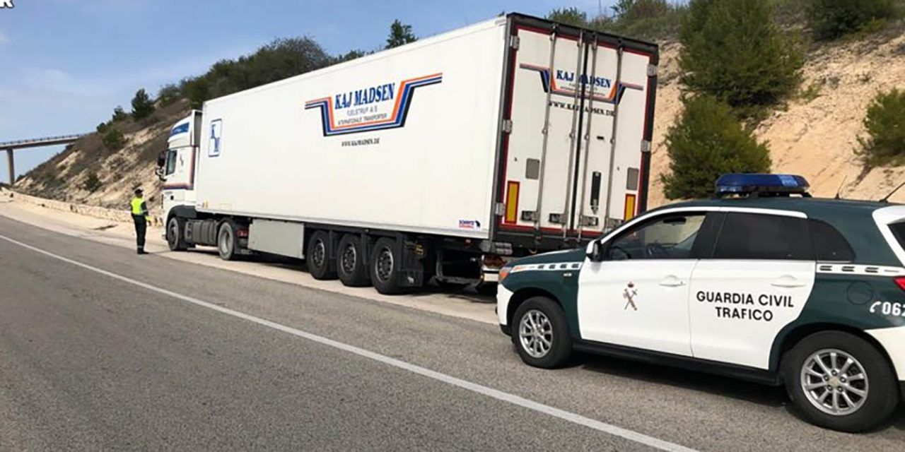 SUCESOS |  Cazado en la autovía de Alcoy un camionero que multiplicaba por 5 la tasa de alcohol permitida