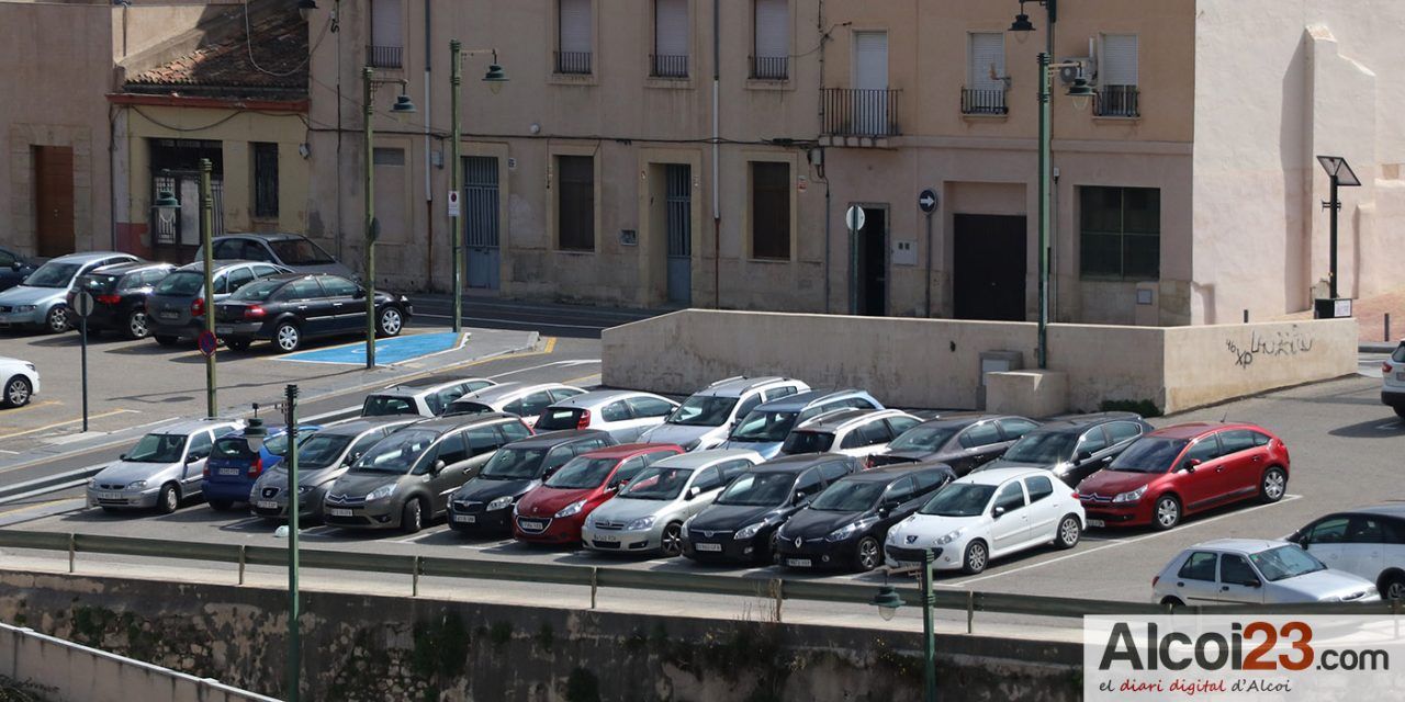 Compromís diu que l’ordenança d’aparcaments públics penalitza als veïns del centre