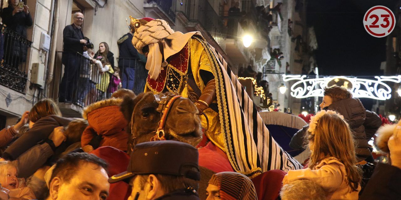 Llum, música i màgia: tot a punt per a la gran Cavalcada de Reis a Alcoi