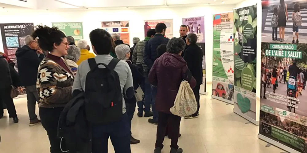 ‘La Carrasca-Ecologistes en Acció’ ha presentat una exposició i un vídeo sobre «Contaminació de l’aire i salut»